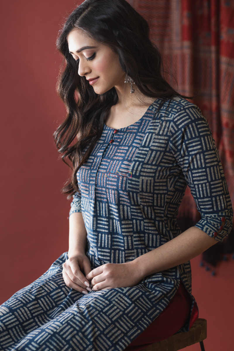 Image for Kusvaa Vcr02 Mirage Blue Bagru Regular Wear Kurta Sitting 1