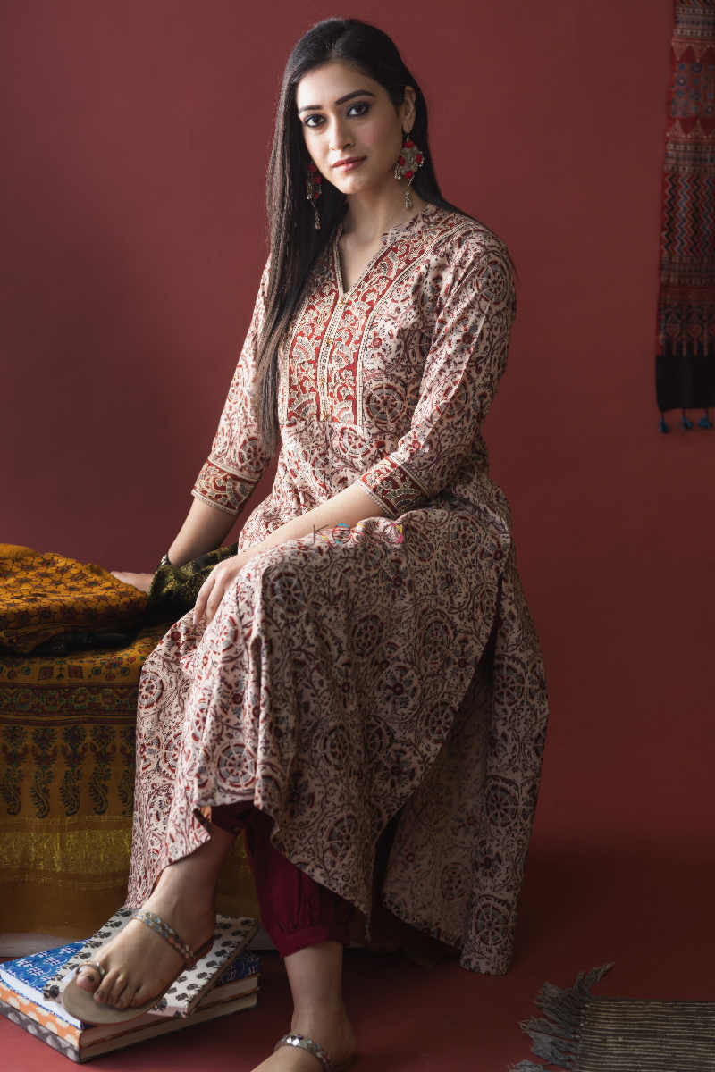 Image for Kusvaa Ws621 Brown Derby Kalamkari Kurta Sitting
