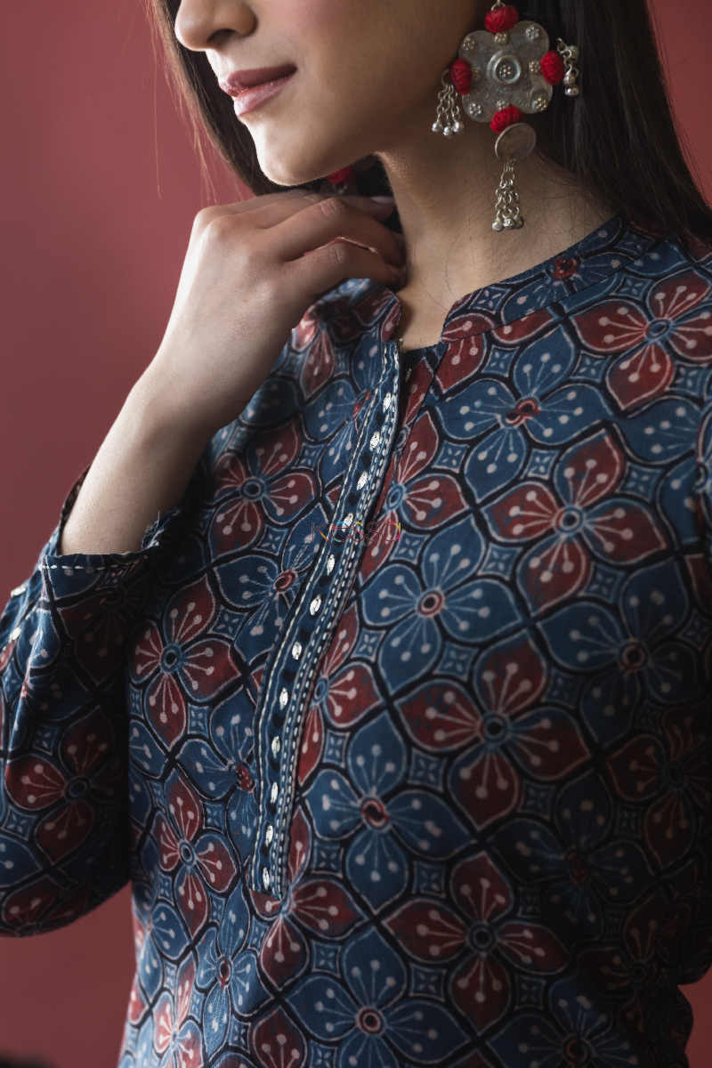Image for Kusvaa Ws627 Fiord Ajrakh Print Straight Fit Kurta Closeup