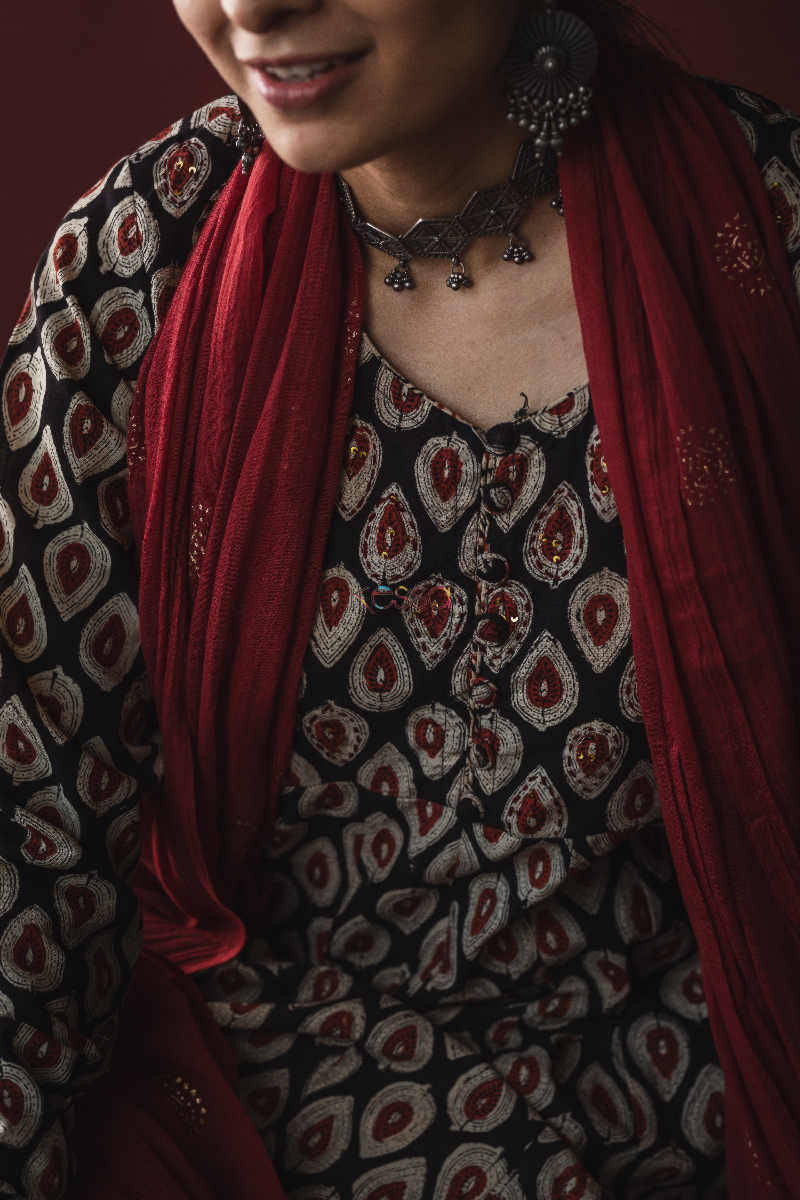 Image for Kusvaa Wsr152 Olive Haze And Maroon Kalidaar Kurta With Dupatta Closeup