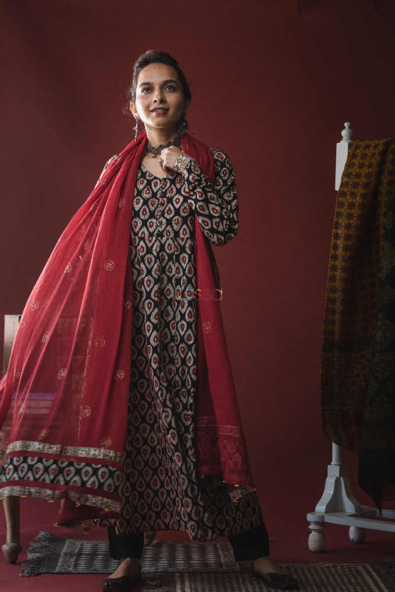 Image for Kusvaa Wsr152 Olive Haze And Maroon Kalidaar Kurta With Dupatta Featured