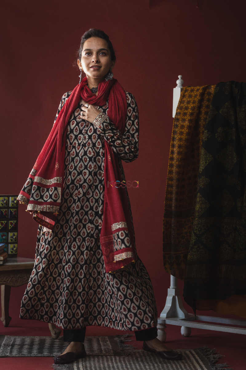 Image for Kusvaa Wsr152 Olive Haze And Maroon Kalidaar Kurta With Dupatta Front