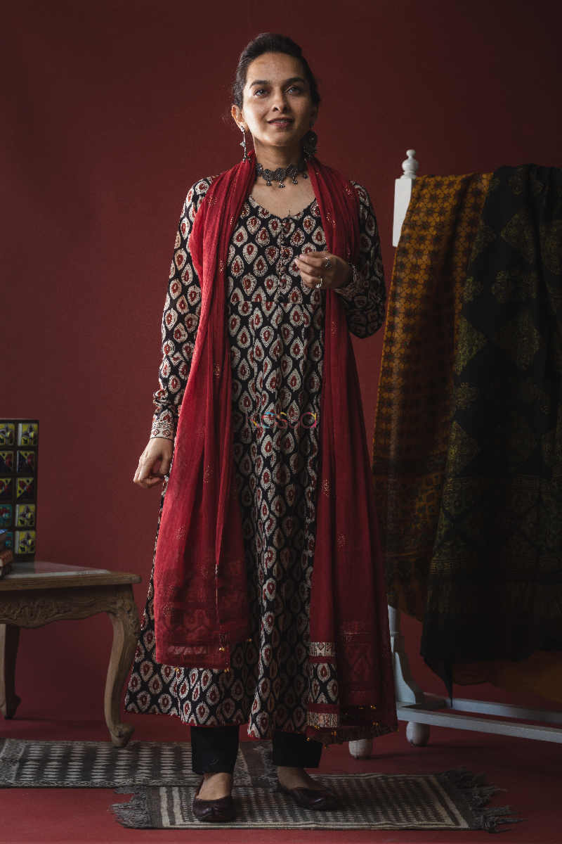 Image for Kusvaa Wsr152 Olive Haze And Maroon Kalidaar Kurta With Dupatta Look