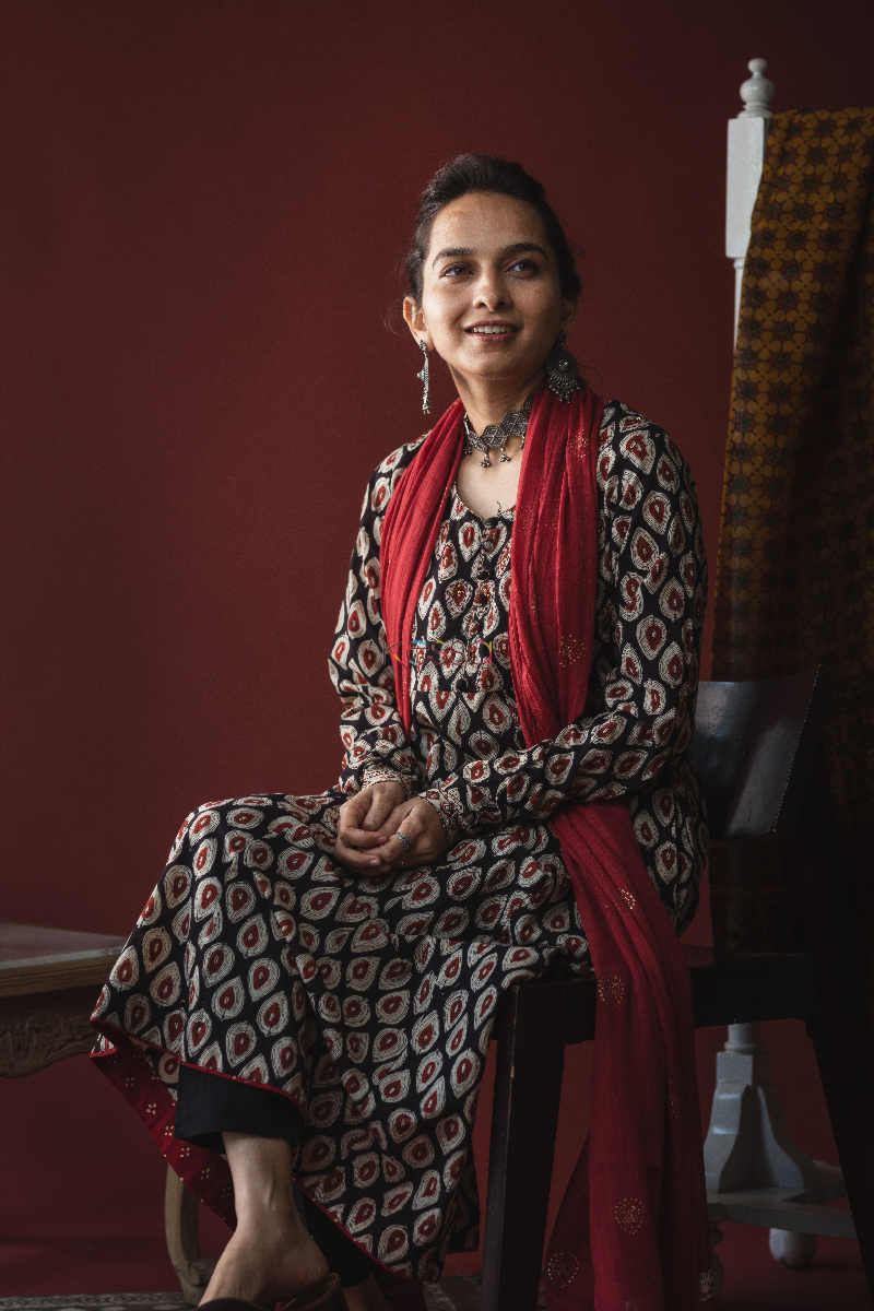 Image for Kusvaa Wsr152 Olive Haze And Maroon Kalidaar Kurta With Dupatta Sitting