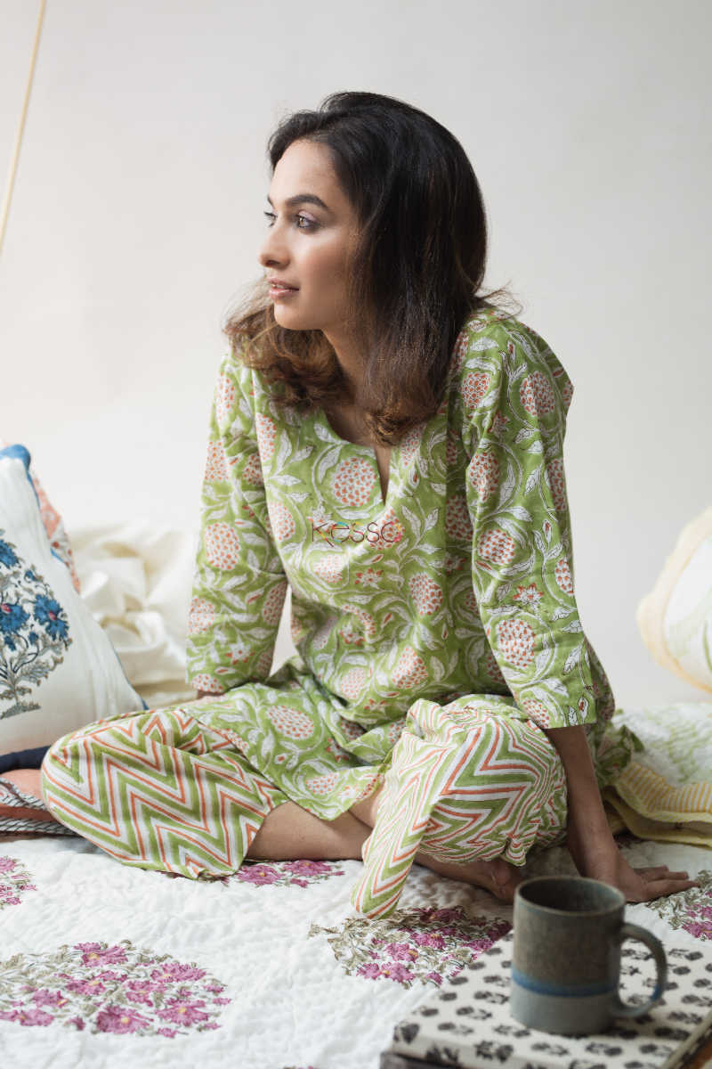 Image for Kusvaa De31 Green Smoke Jammies Set Sitting