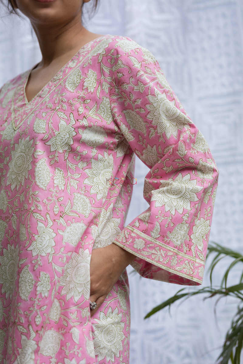 Image for Kusvaa De56 Kwaab Pink Cotton Nightie Closeup 1