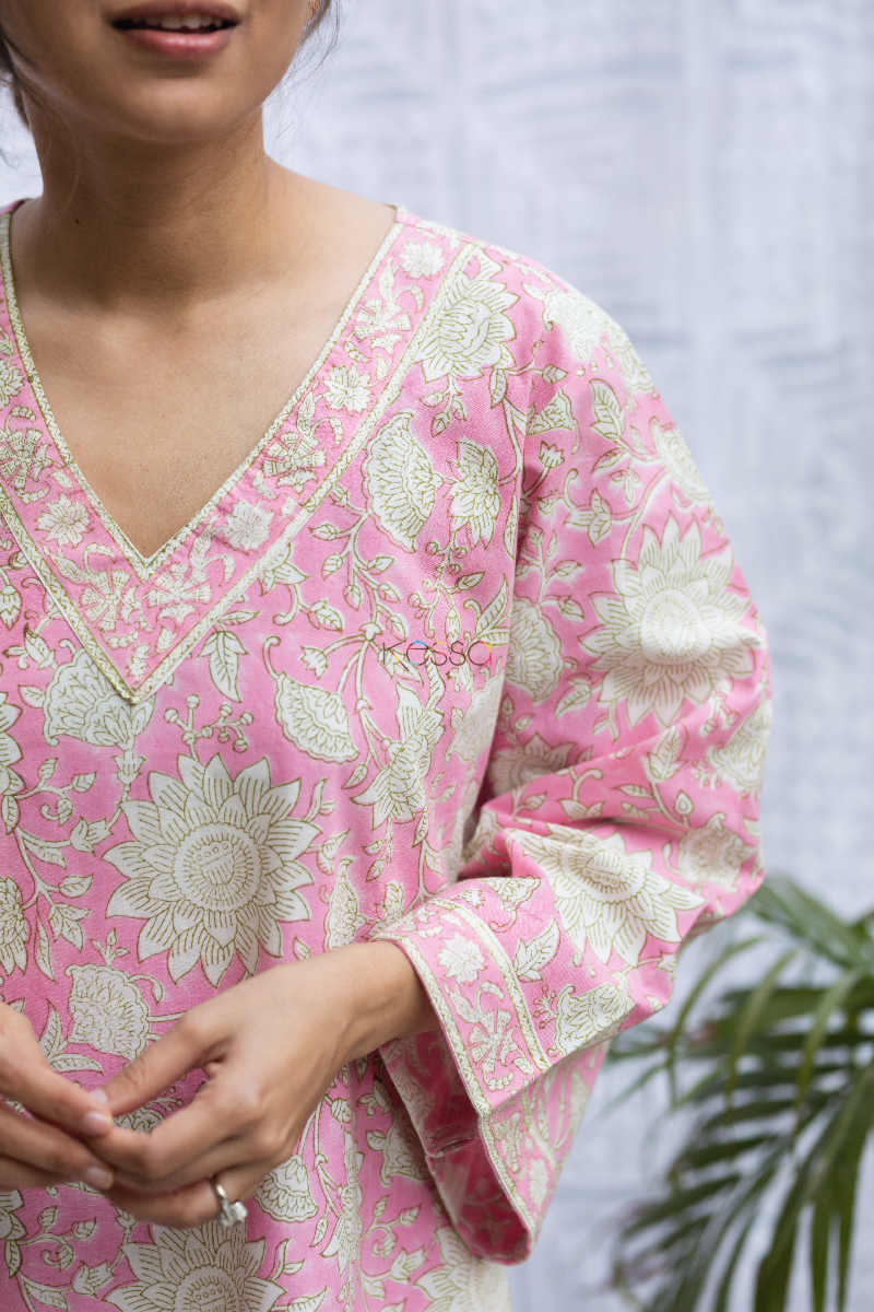 Image for Kusvaa De56 Kwaab Pink Cotton Nightie Closeup