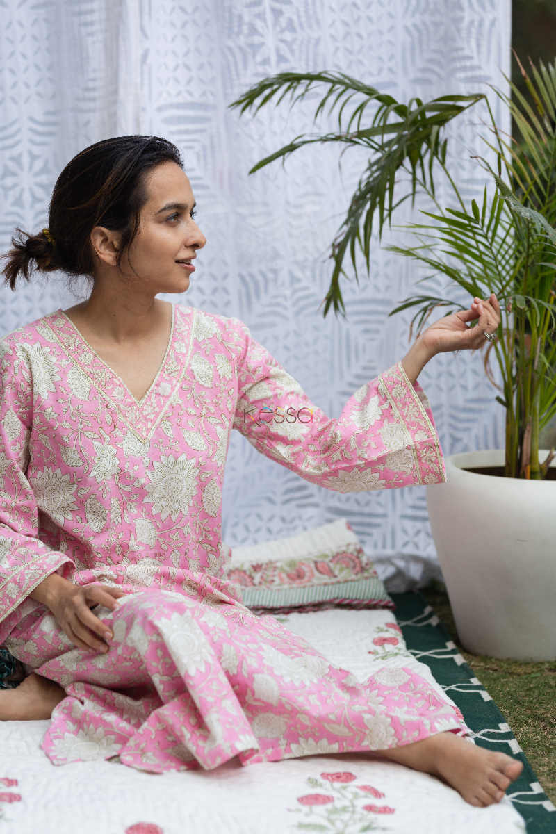 Image for Kusvaa De56 Kwaab Pink Cotton Nightie Sitting