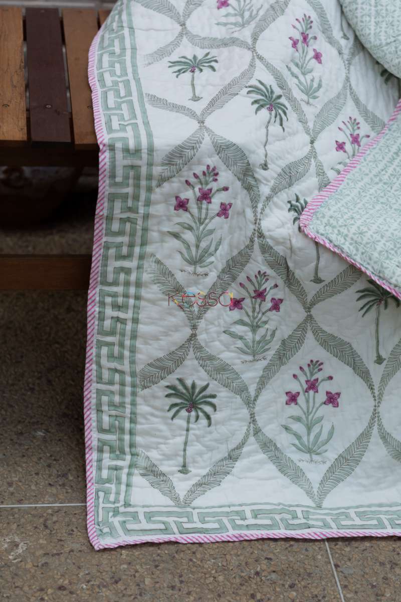 Image for Kusvaa Kaq100 Powder Ash Palm Tree Double Bed Quilt Front