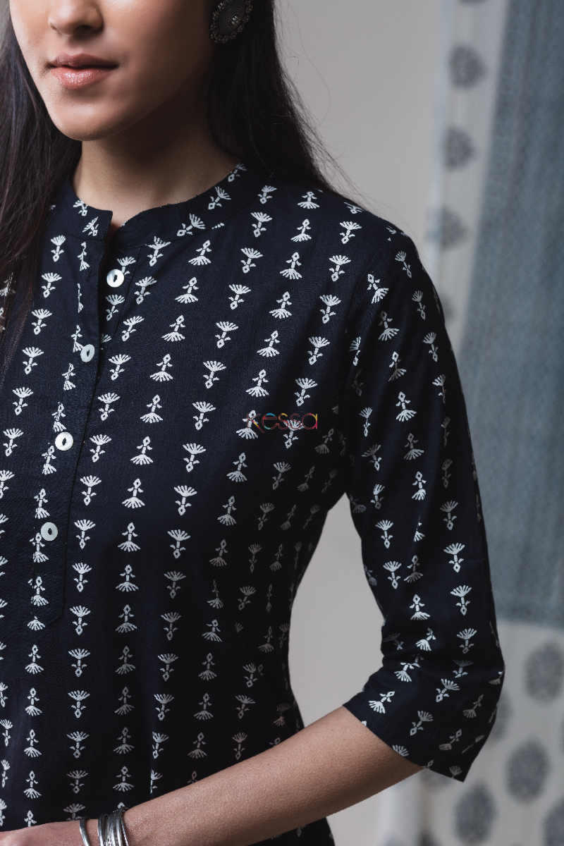Image for Kusvaa Vcr13 Black Regular Straight Kurta Closeup