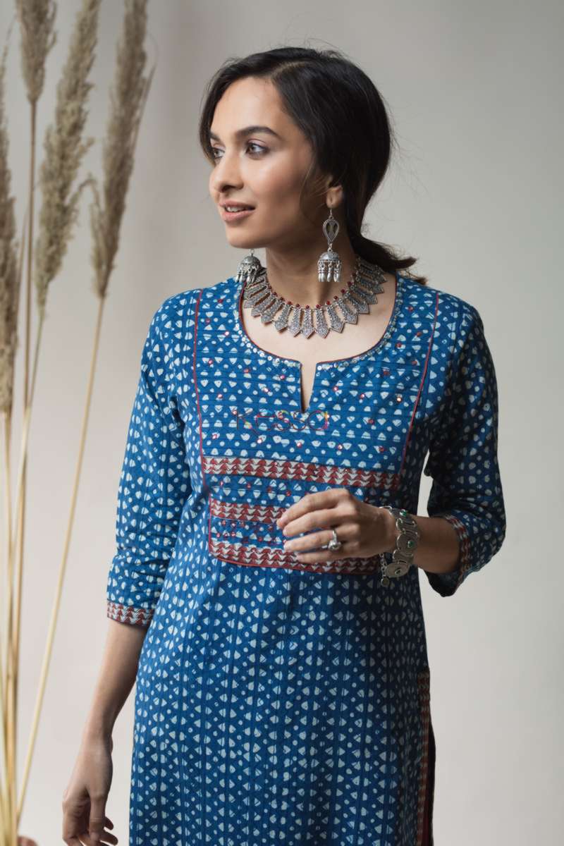 Image for Kusvaa Vcr16 East Bay Indigo Straight Fit Kurta Closeup 2