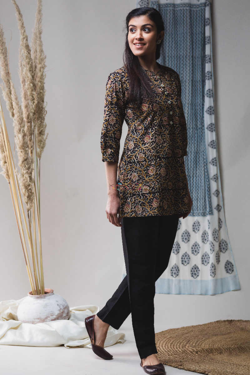 Image for Kusvaa Ws625 Kalamkari Black Short Kurti Side