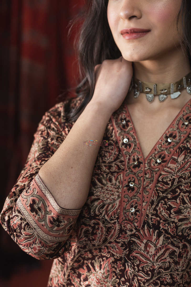 Image for Kusvaa Ws633 English Walnut Short Kalamkari Kurti Closeup