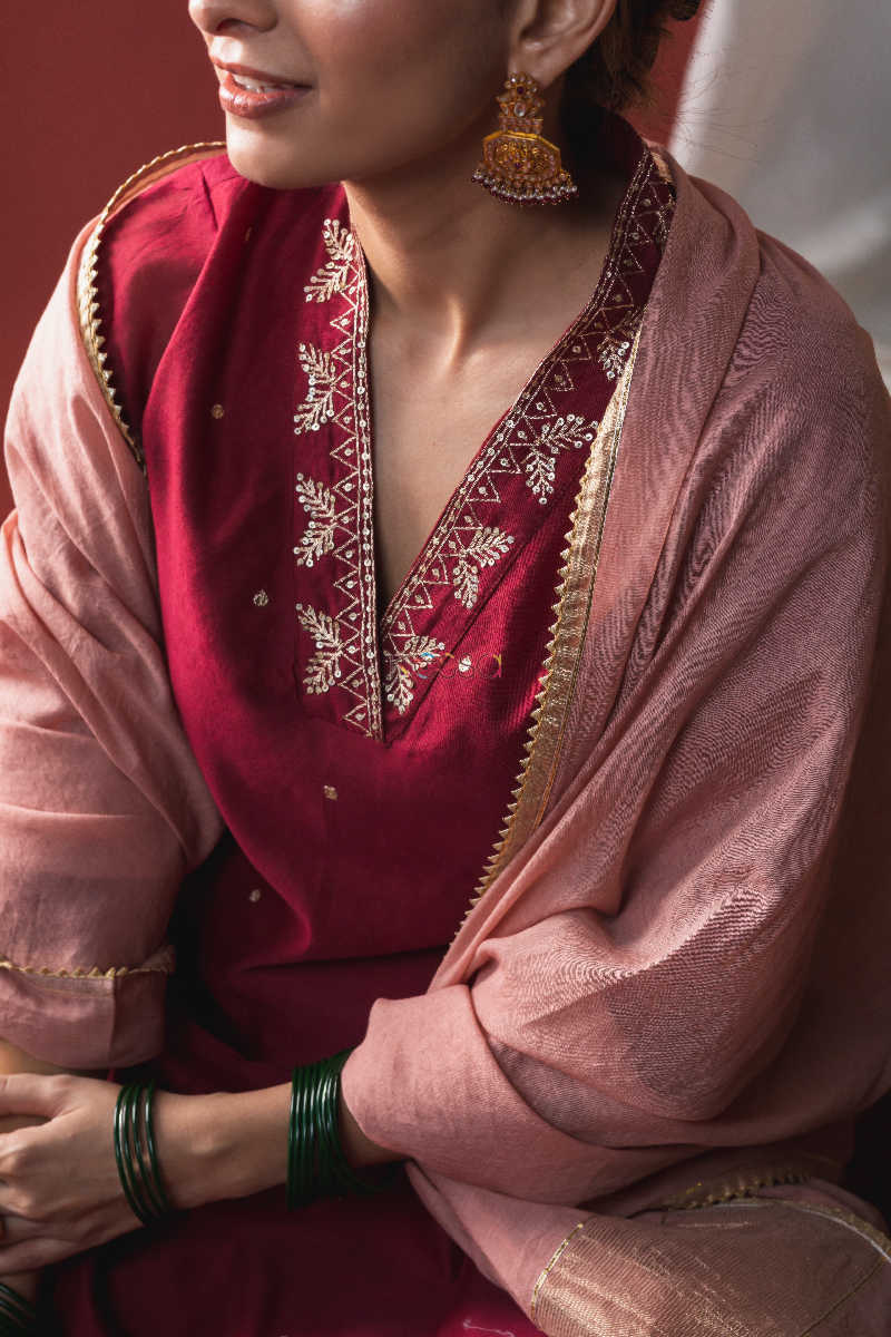 Image for Kusvaa Ws634 Persian Plum Red Upada Silk Complete Set Closeup