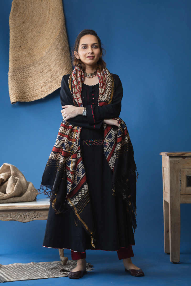 Image for Kusvaa Wsr158 Block Print Chanderi Dupatta With Kalidaar Slub Kurta Front