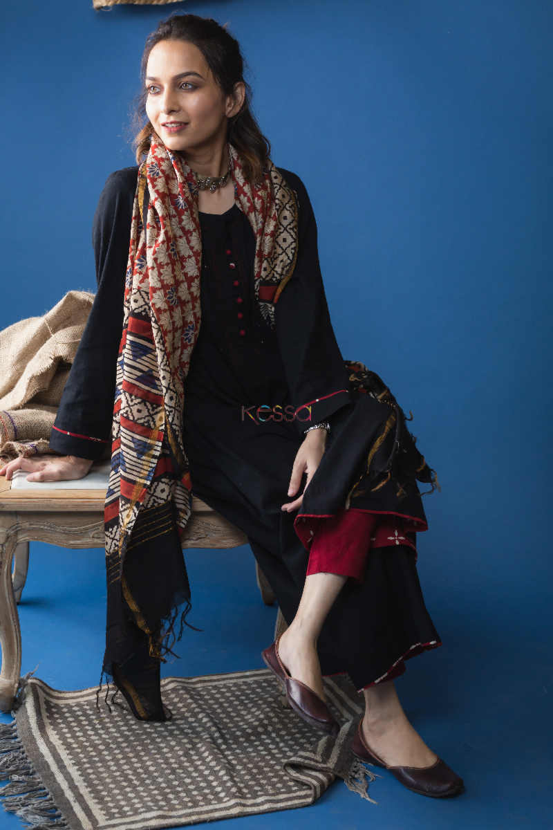 Image for Kusvaa Wsr158 Block Print Chanderi Dupatta With Kalidaar Slub Kurta Sitting