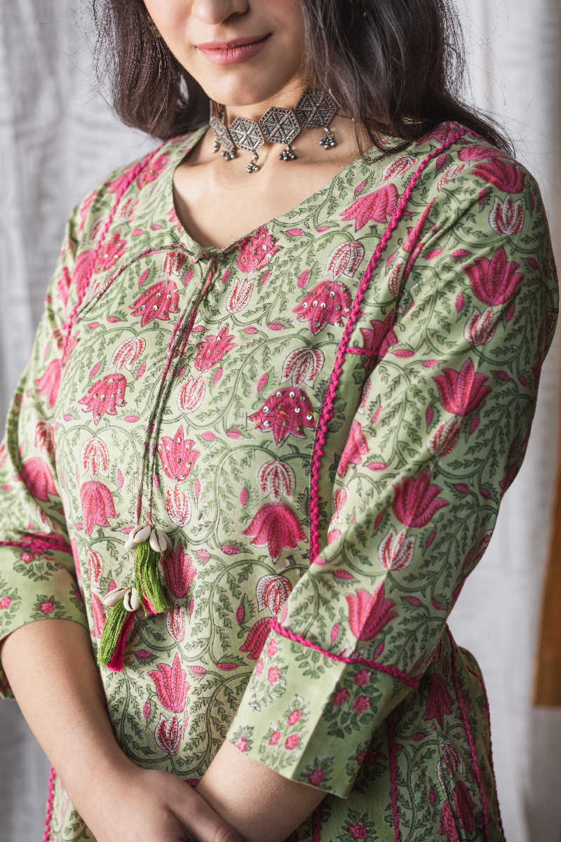 Image for Kusvaa Wsr159 Avacado Green Block Printed Kurta Closeup