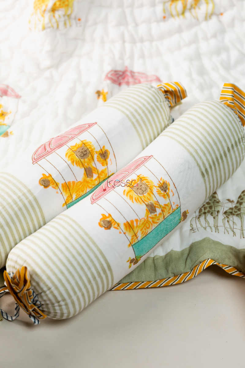 Image for Kusvaa Kaq104 Giraffe Print Baby Quilt Set Closeup