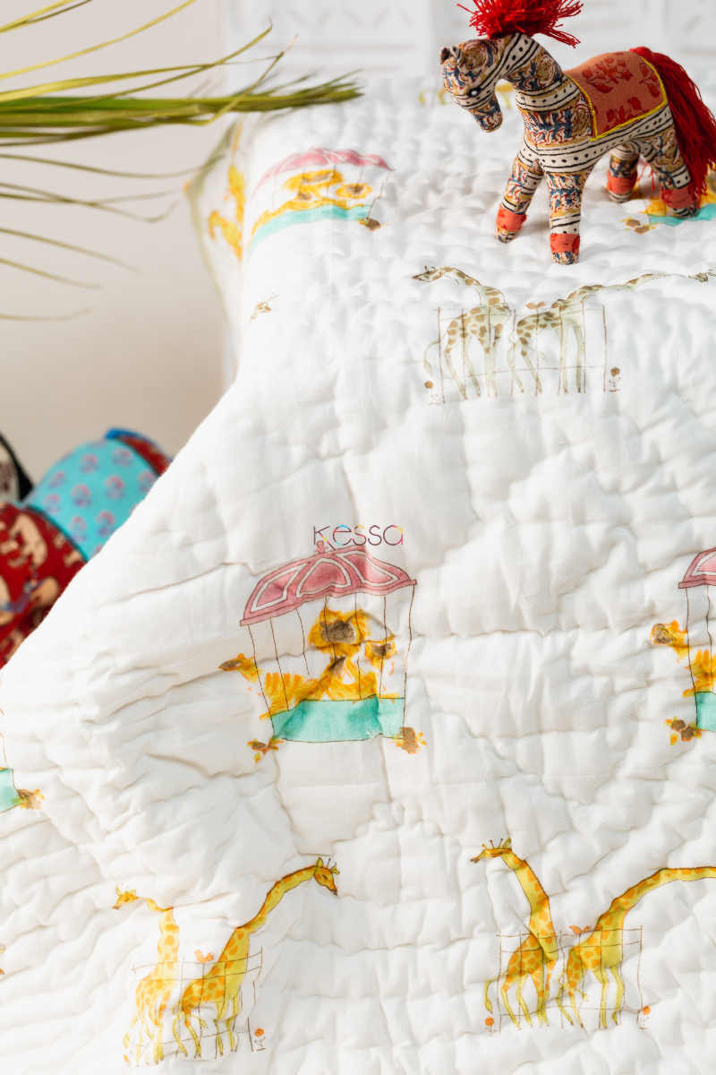 Image for Kusvaa Kaq104 Giraffe Print Baby Quilt Set Look