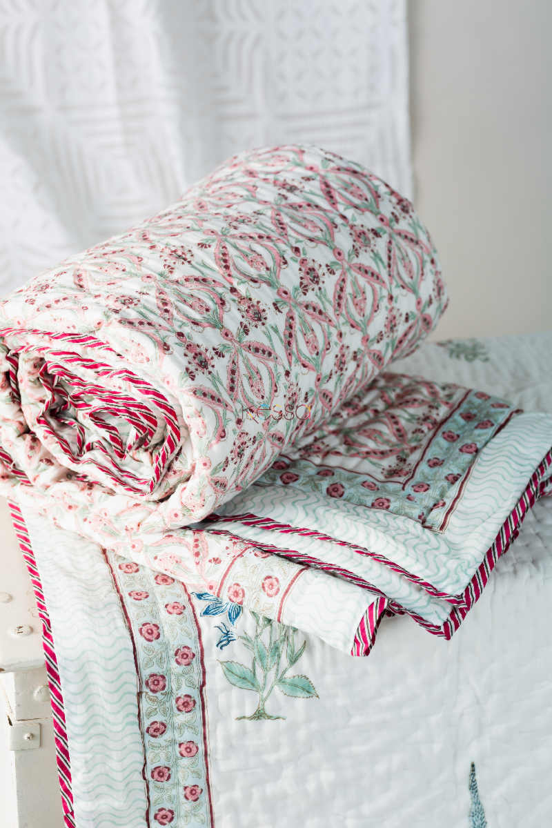Image for Kusvaa Kaq110 Petite Orchid Single Bed Quilt Closeup