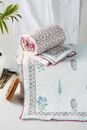 Image for Kusvaa Kaq110 Petite Orchid Single Bed Quilt Featured