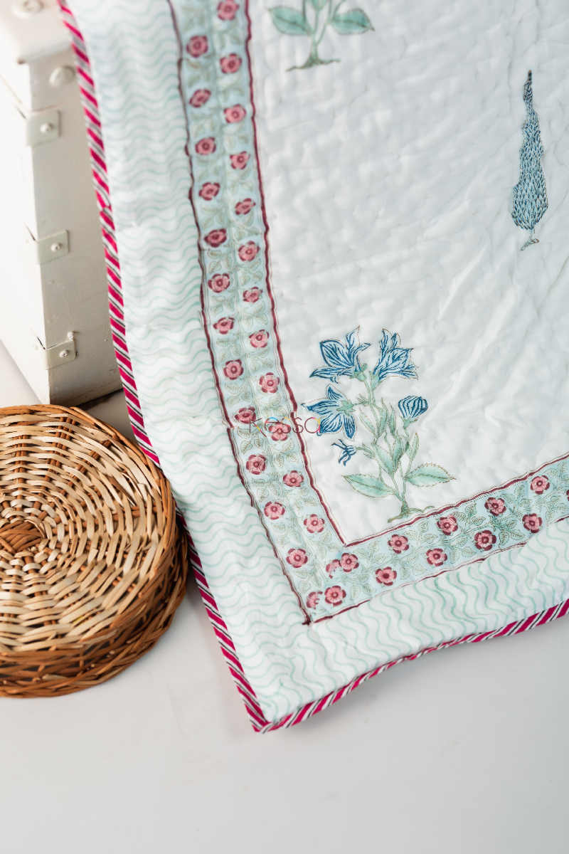 Image for Kusvaa Kaq110 Petite Orchid Single Bed Quilt Look