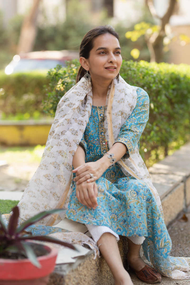 Image for Kusvaa Vcr18 Steel Blue Kurta And Kota Doria Dupatta Set Sitting 1