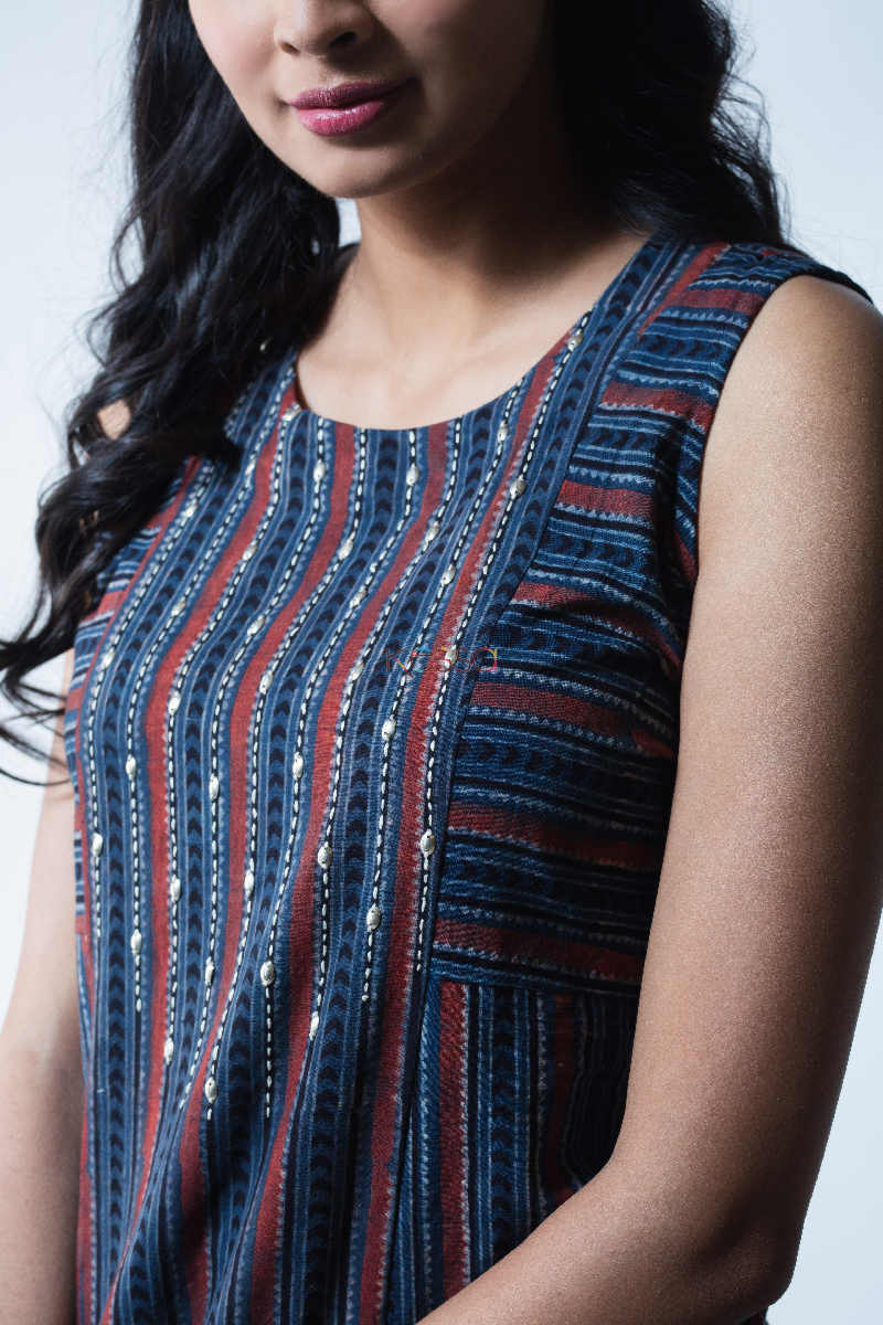 Image for Kusvaa Ws658 Pankti Ajrakh Short Kurti Closeup