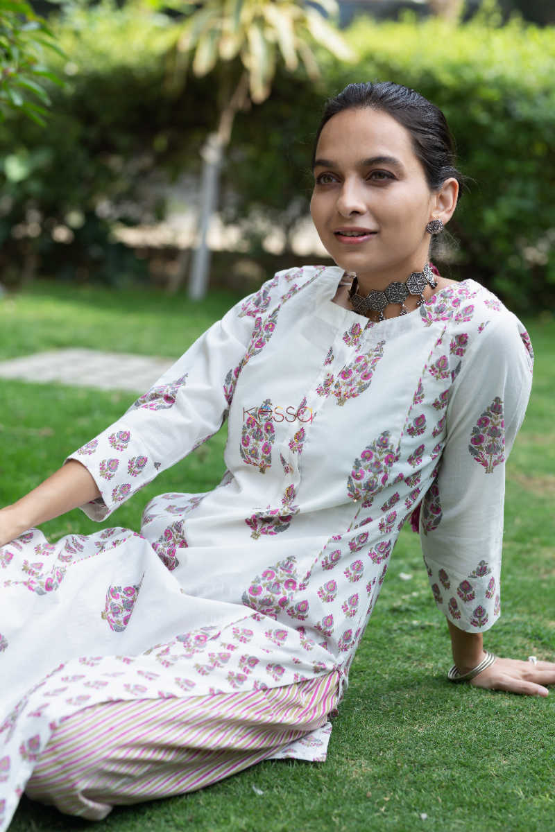 Image for Kusvaa Wsr169 Gulbahari Hand Block Printed Kurta With Pants Set 1 Sitting