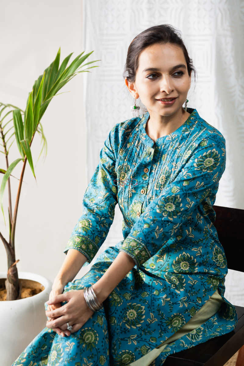 Image for Kusvaa Wsr170 Kanan Hand Block Print Cotton Kurta Sitting 1