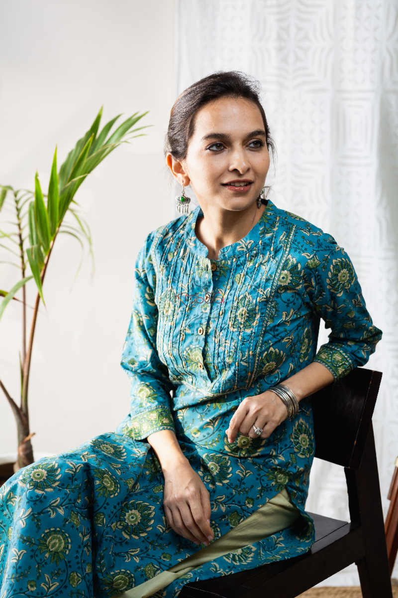 Image for Kusvaa Wsr170 Kanan Hand Block Print Cotton Kurta Sitting