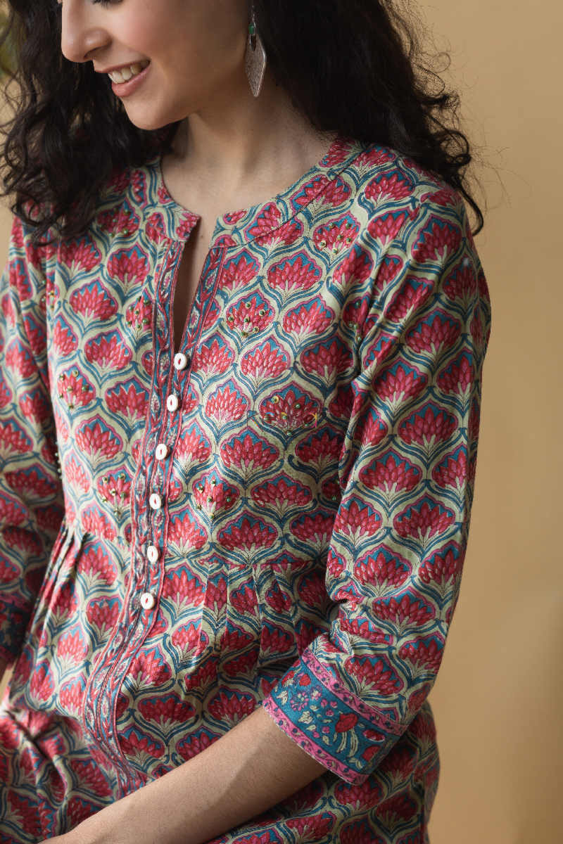Image for Kusvaa Wsr174 Gul Hand Block Printed Kurta With Zari And Sequin Work Closeup