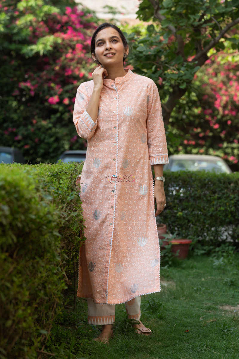 Image for Kusvaa Avdaf Clam Shell Peach And White Kurta Pant Set Front