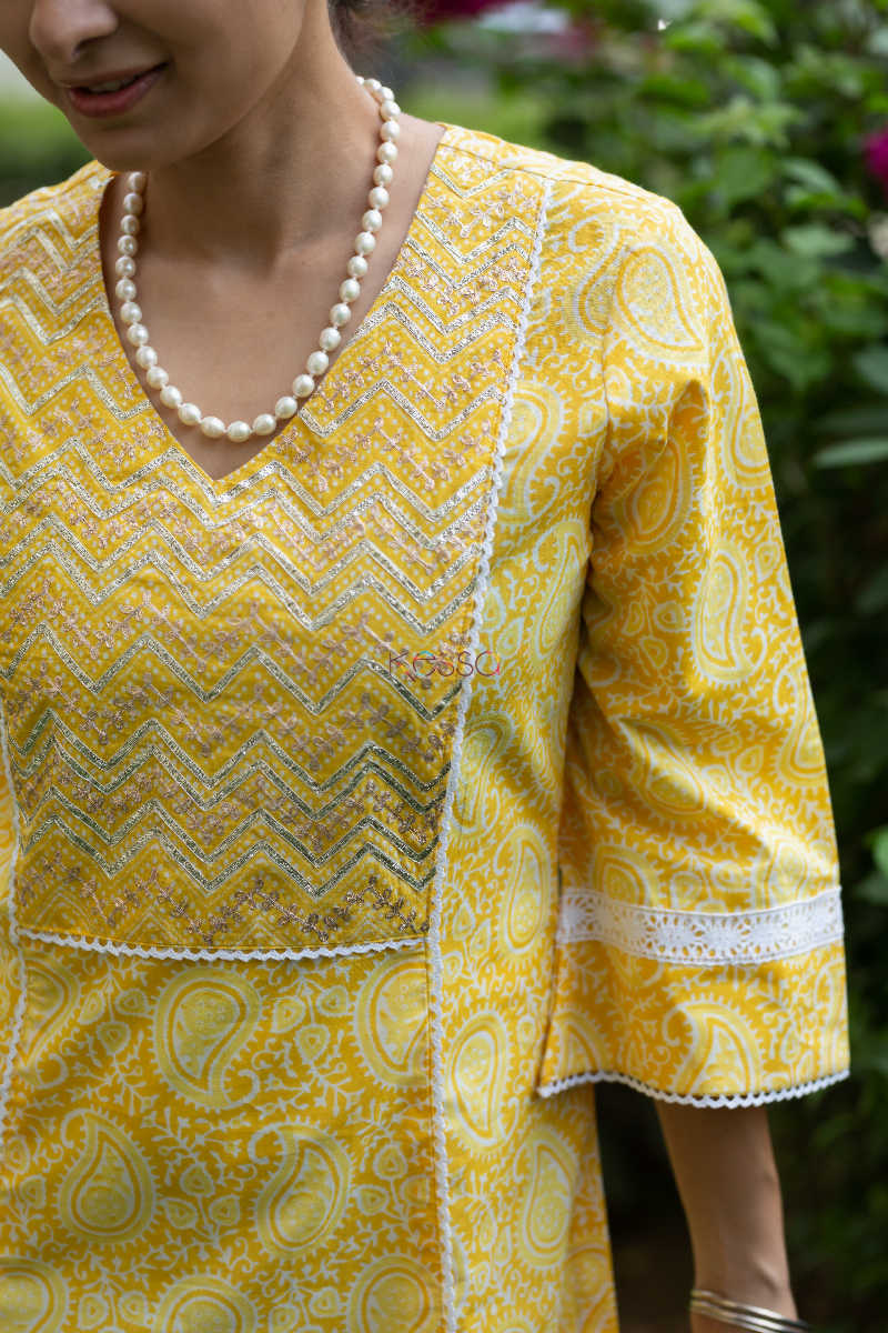 Image for Kusvaa Avdaf22 Paisely Peela A Line Kurta 1 Closeup