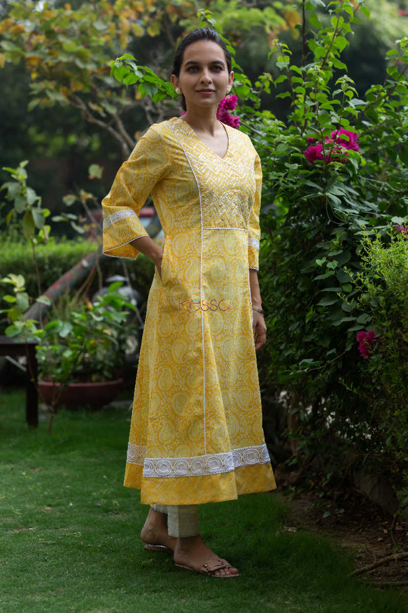 Image for Kusvaa Avdaf22 Paisely Peela A Line Kurta 1 Side