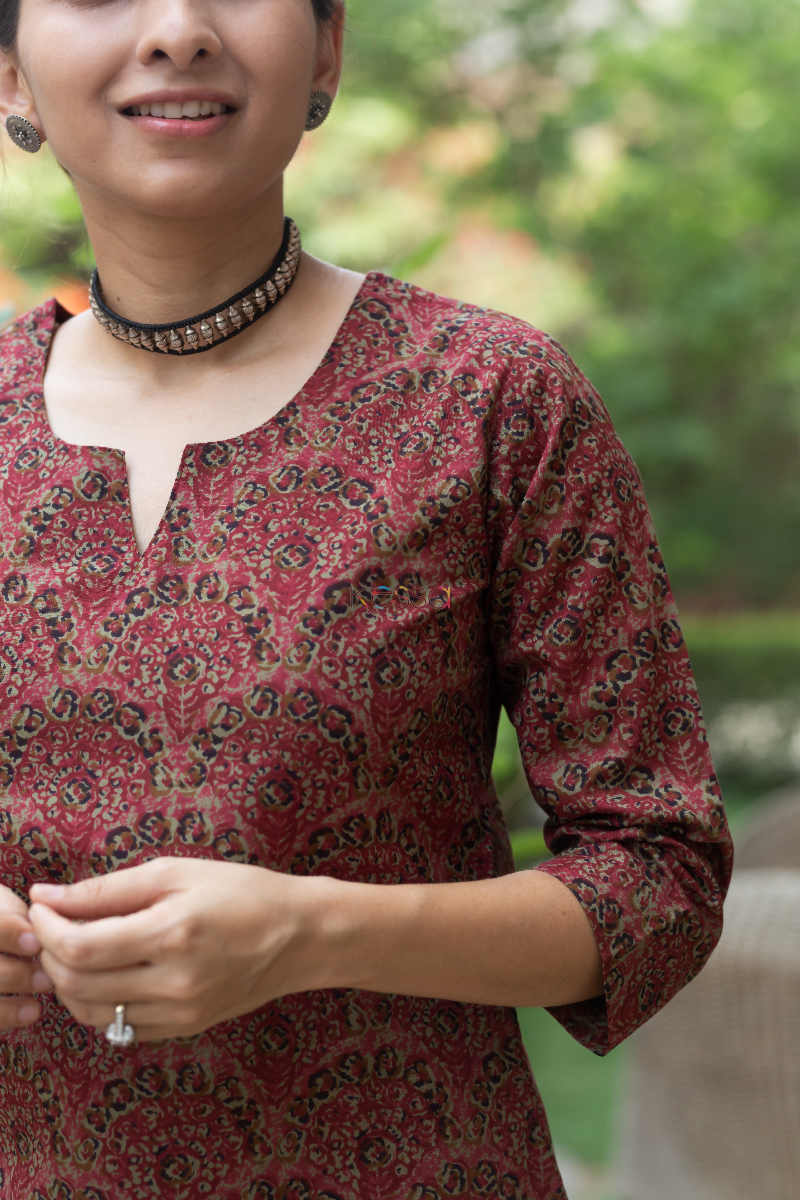 Image for Kusvaa Taf50 Copper Rust Regular Wear Cotton Kurta 1 Closeup