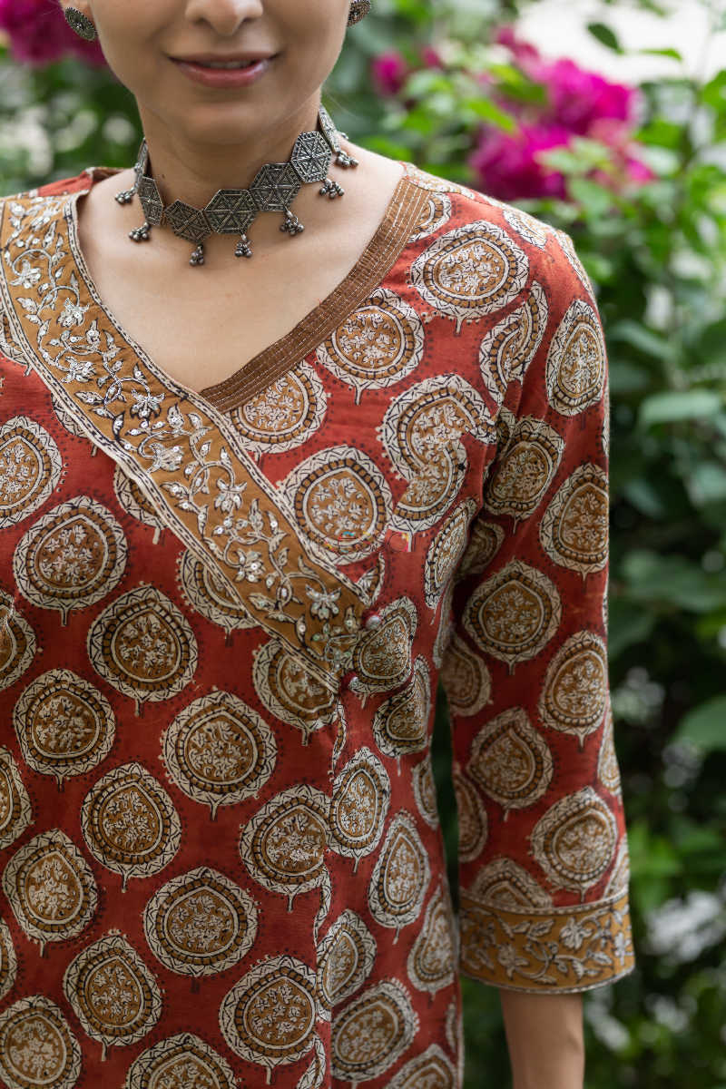 Image for Kusvaa Vcr27 Kusvaa Patram Cotton Angrakha Bagru Print Kurta 1 Necklace