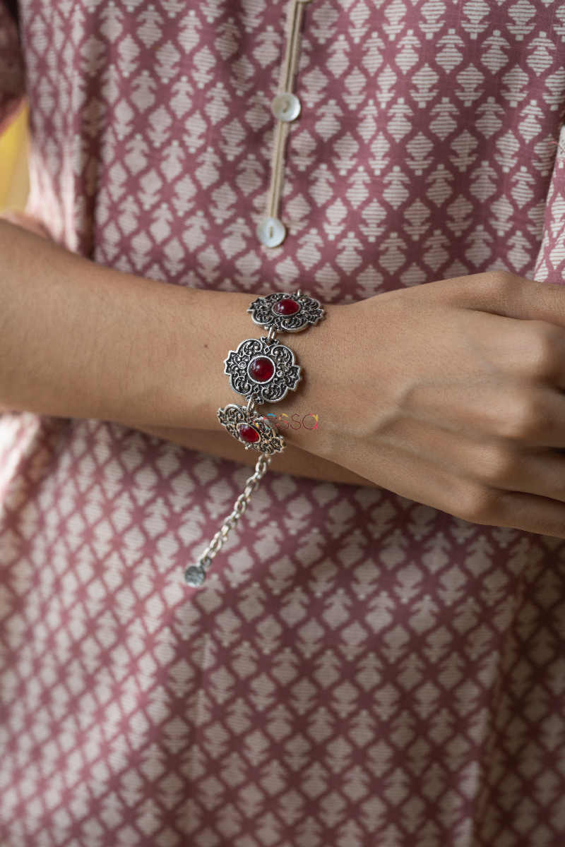 Image for Kusvaa Vcr30 Kapish Straight Fit Regular Wear Kurta Bracelet