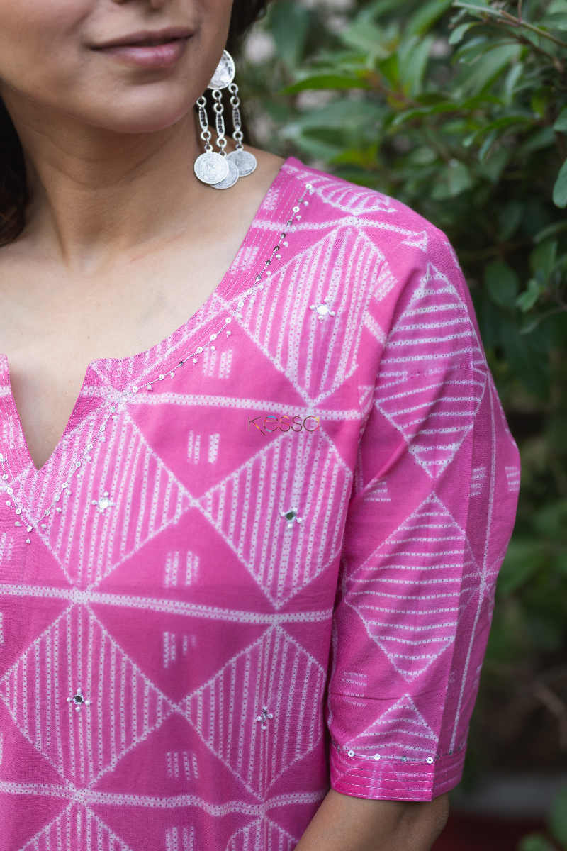 Image for Kusvaa Vcr33 Gehra Gulabi Shibori Kurta Closeup