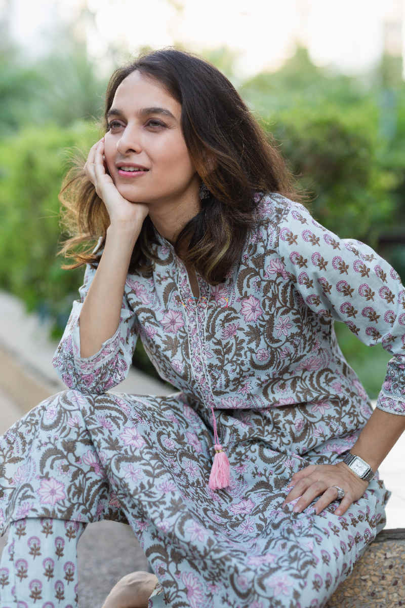 Image for Kusvaa Avdaf27 Mehak Straight Kurta Pant Set Sitting 2