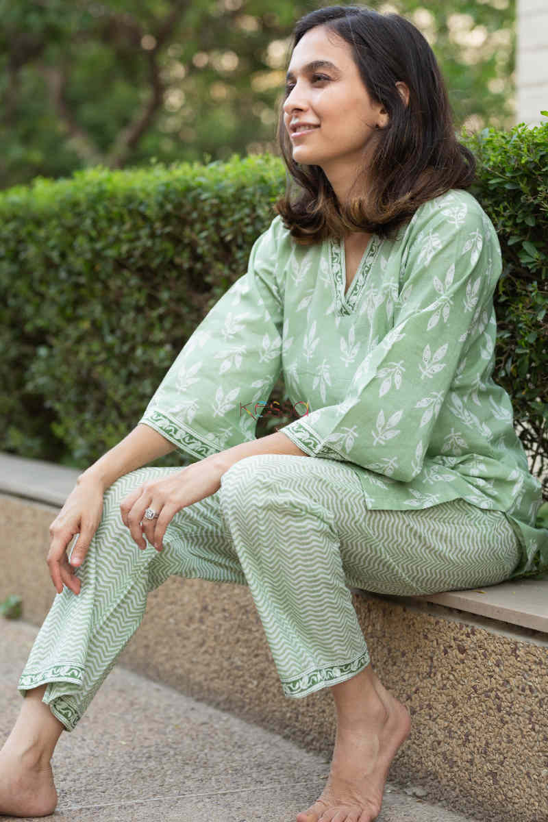Image for Kusvaa De68 Pista Green Jammies Set Sitting