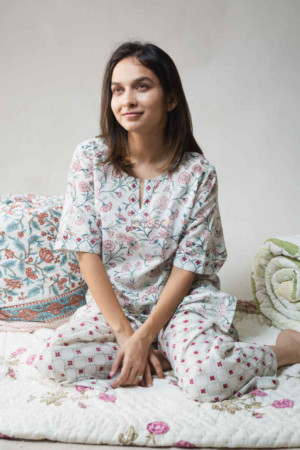 Image for Kusvaa De69 Porcelain Gray Jammies Set Featured