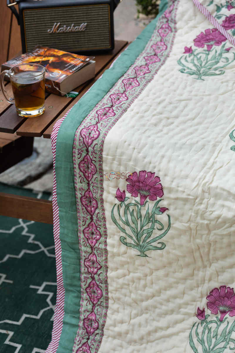 Image for Kusvaa Kaq138 Gray Nurse Double Bed Quilt Closeup
