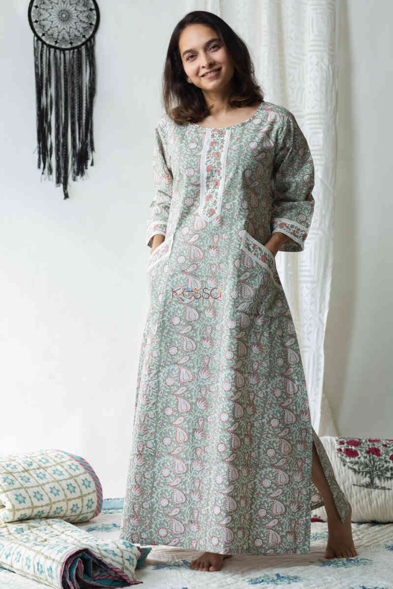 Image for Kusvaa De79 Hayaat Night Gown With Lace Detailing Look