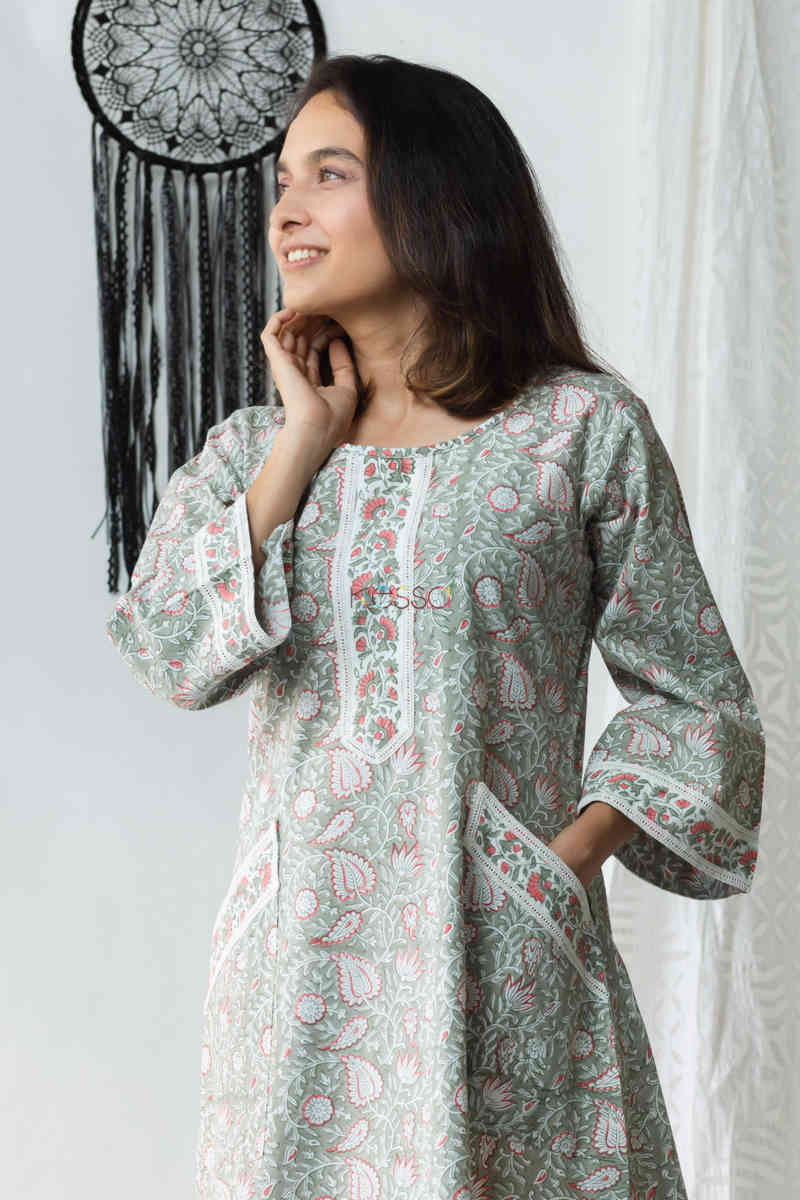 Image for Kusvaa De79 Hayaat Night Gown With Lace Detailing Side 1