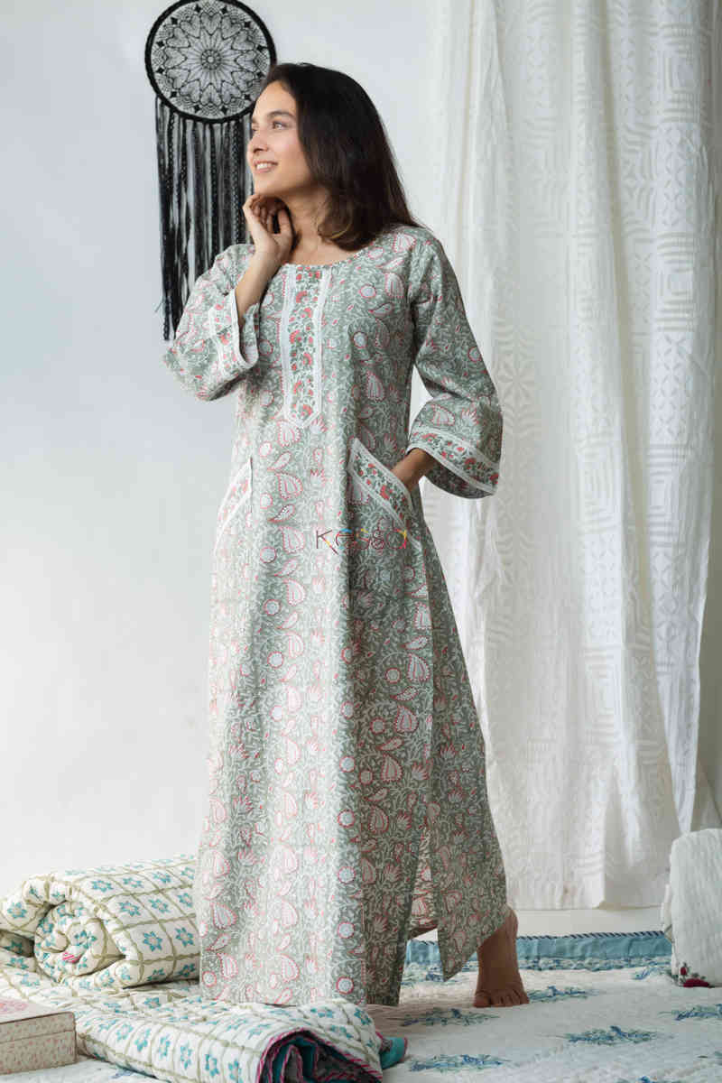 Image for Kusvaa De79 Hayaat Night Gown With Lace Detailing Side