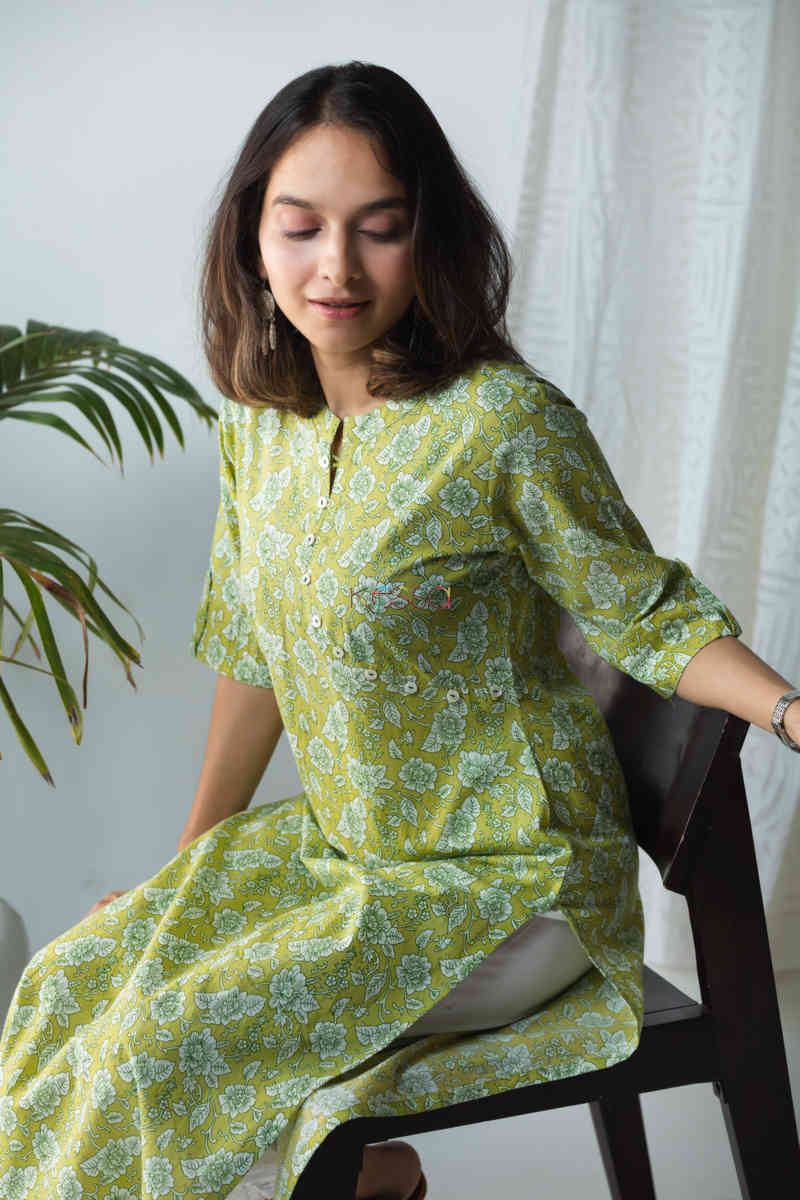 Image for Kusvaa Vcr50 Farozaan Kurta With Floral Print Featured