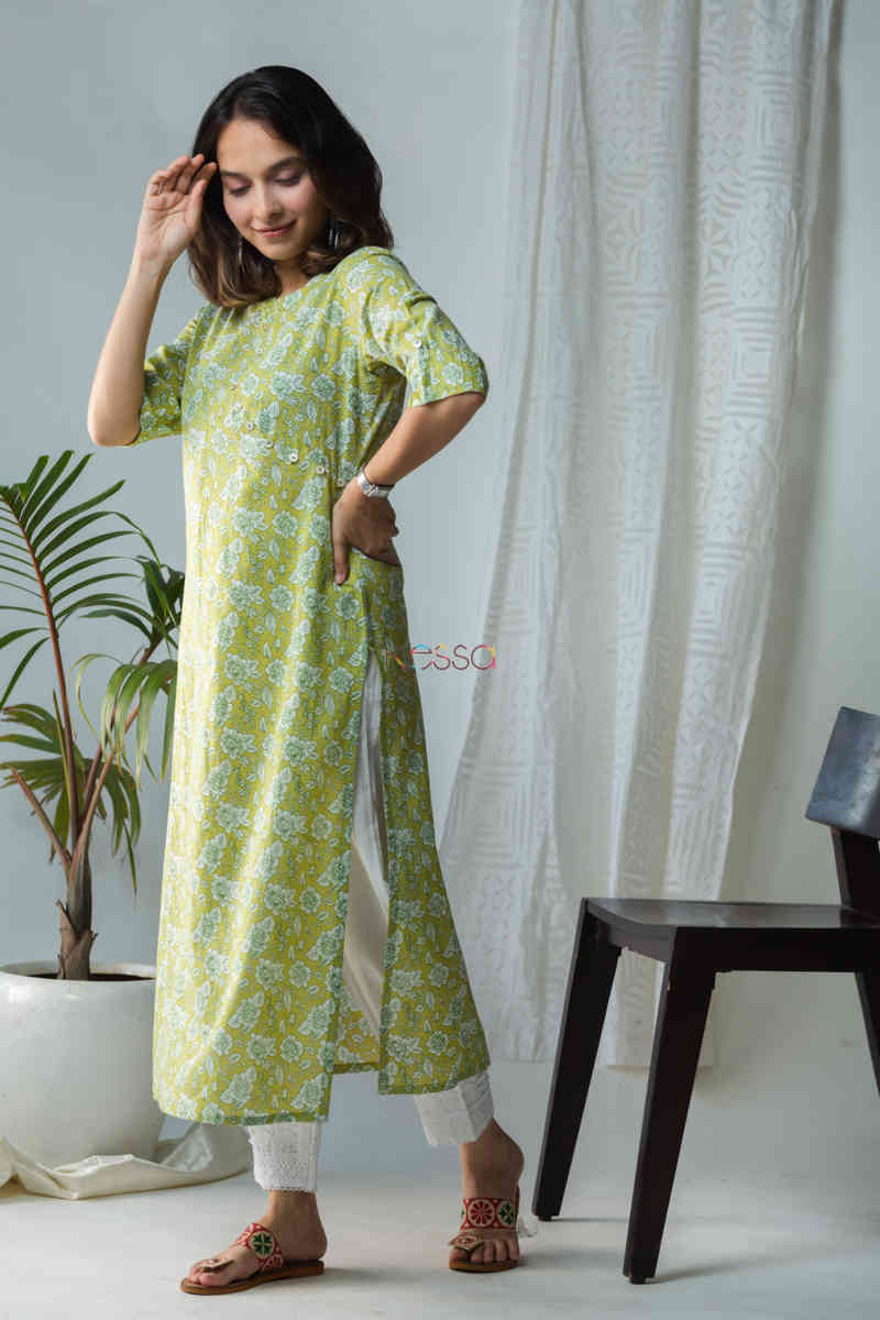 Image for Kusvaa Vcr50 Farozaan Kurta With Floral Print Look