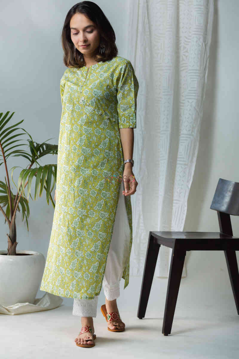 Image for Kusvaa Vcr50 Farozaan Kurta With Floral Print Side