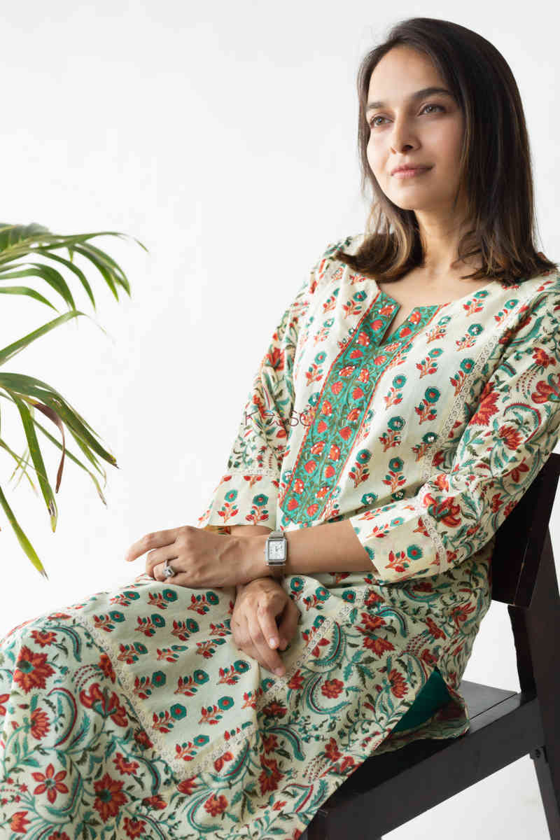 Image for Kusvaa Wsr198 Nazaat Kurta With Boota And Jaal Work Sitting